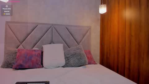 Snapshot of im_manu chatting on 12.17.25 Manu online show from 12.17.25