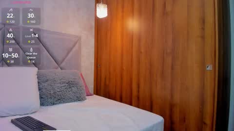 Snapshot of im_manu chatting on 12.18.25 Manu online show from 12.18.25