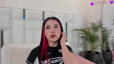 Snapshot of im_nika_ chatting on 05.19.26 Nika online show from 05.19.26