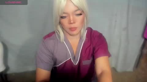 Snapshot of im_ur_hot_ella chatting on 10.09.25 ella may online show from 10.09.25