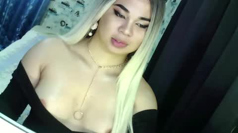 Snapshot of im_ur_sidechic8 chatting on 02.16.25 zhy online show from 02.16.25