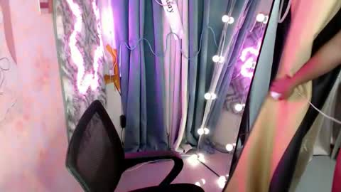 Snapshot of im_urloving_mama69 chatting on 12.18.25 im_urloving_mama69 online show from 12.18.25