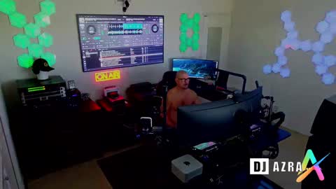 Snapshot of imdjazra chatting on 01.11.25 DJ Azra online show from 01.11.25