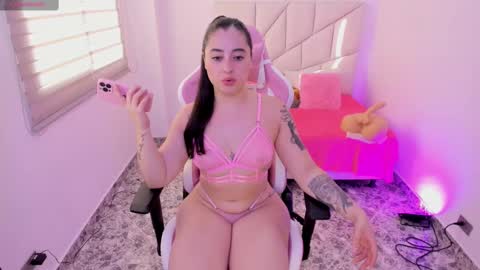  independient model online show from 10.15.25