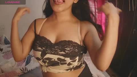 Snapshot of imlovelyrose chatting on 10.10.25 ROSE online show from 10.10.25