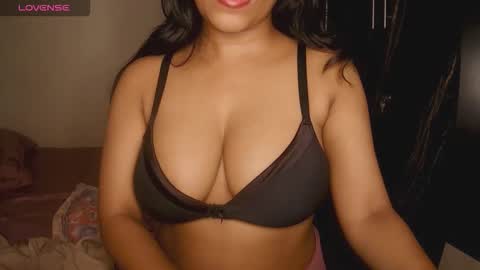 Snapshot of imlovelyrose chatting on 10.15.25 ROSE online show from 10.15.25