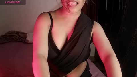 Snapshot of imlovelyrose chatting on 10.20.25 ROSE online show from 10.20.25