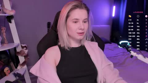 Mia online show from 04.13.26