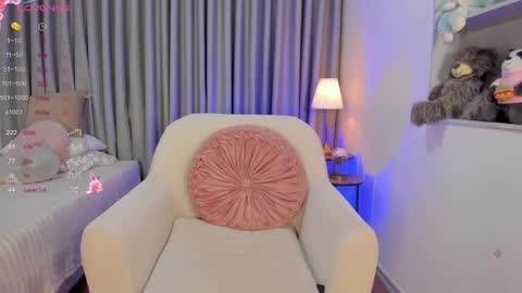 Sofia Guzman   Schedule 9 AM - 5 PM GMT-5 online show from 04.15.26