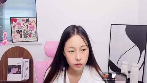 Snapshot of inadaphne chatting on 07.31.26 Ina online show from 07.31.26