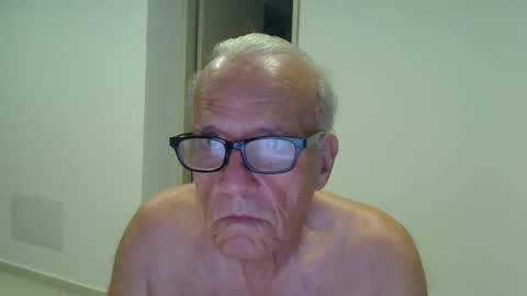 Snapshot of incendiado chatting on 10.13.25 incendiado online show from 10.13.25