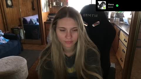 Snapshot of incognitoqueen chatting on 12.03.24 Carter online show from 12.03.24