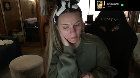 Snapshot of incognitoqueen chatting on 12.13.24 Carter online show from 12.13.24