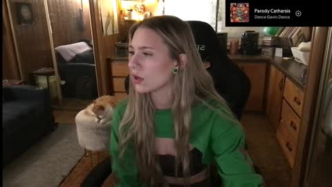 Snapshot of incognitoqueen chatting on 12.20.24 Carter online show from 12.20.24