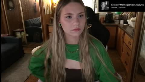 Snapshot of incognitoqueen chatting on 12.20.24 Carter online show from 12.20.24