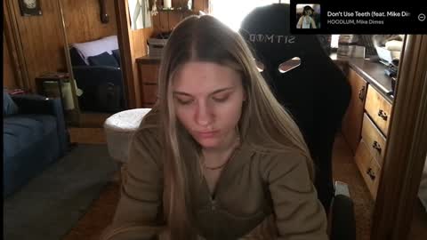 Snapshot of incognitoqueen chatting on 12.23.24 Carter online show from 12.23.24