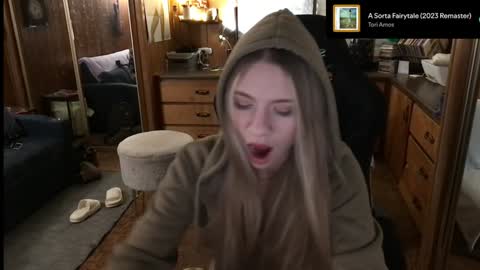 Snapshot of incognitoqueen chatting on 12.24.24 Carter online show from 12.24.24