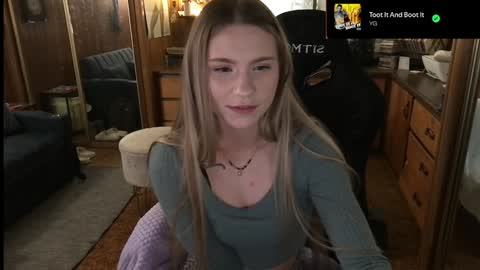 Snapshot of incognitoqueen chatting on 12.28.24 Carter online show from 12.28.24