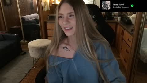 Snapshot of incognitoqueen chatting on 01.02.25 Carter online show from 01.02.25