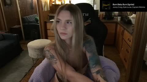 Snapshot of incognitoqueen chatting on 01.03.25 Carter online show from 01.03.25