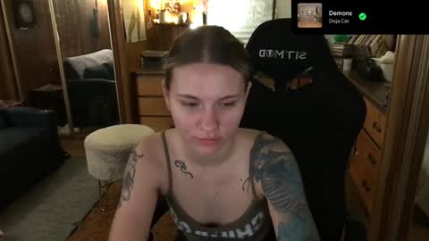 Snapshot of incognitoqueen chatting on 01.04.25 Carter online show from 01.04.25