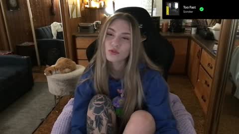 Snapshot of incognitoqueen chatting on 01.05.25 Carter online show from 01.05.25