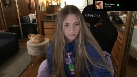 Snapshot of incognitoqueen chatting on 01.05.25 Carter online show from 01.05.25