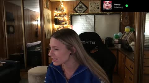 Snapshot of incognitoqueen chatting on 01.06.25 Carter online show from 01.06.25