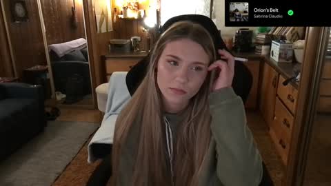 Snapshot of incognitoqueen chatting on 01.12.25 Carter online show from 01.12.25