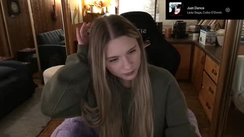 Snapshot of incognitoqueen chatting on 01.14.25 Carter online show from 01.14.25