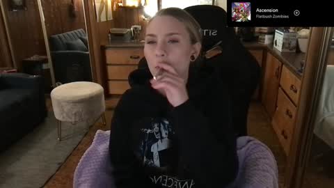 Snapshot of incognitoqueen chatting on 01.15.25 Carter online show from 01.15.25