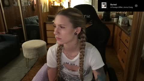 Snapshot of incognitoqueen chatting on 01.23.25 Carter online show from 01.23.25