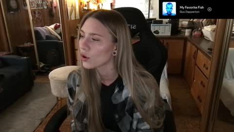 Snapshot of incognitoqueen chatting on 02.02.25 Carter online show from 02.02.25