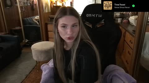 Snapshot of incognitoqueen chatting on 02.02.25 Carter online show from 02.02.25