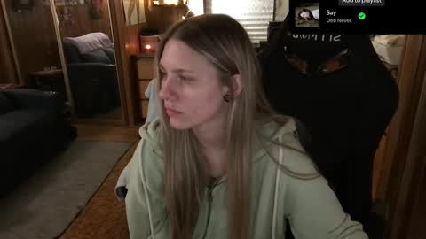 Snapshot of incognitoqueen chatting on 02.09.25 Carter online show from 02.09.25