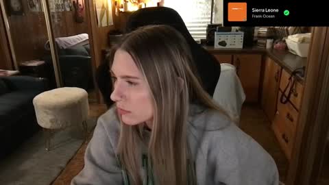 Snapshot of incognitoqueen chatting on 02.11.25 Carter online show from 02.11.25