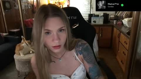 Snapshot of incognitoqueen chatting on 02.18.25 Carter online show from 02.18.25