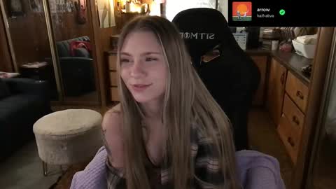 Snapshot of incognitoqueen chatting on 02.18.25 Carter online show from 02.18.25