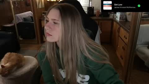 Snapshot of incognitoqueen chatting on 03.04.25 Carter online show from 03.04.25