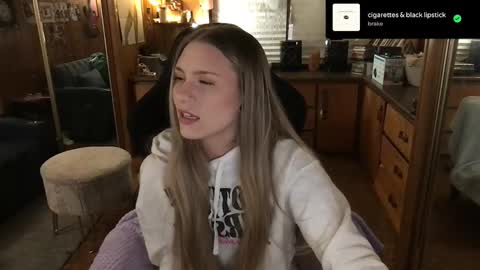 Snapshot of incognitoqueen chatting on 03.06.25 Carter online show from 03.06.25