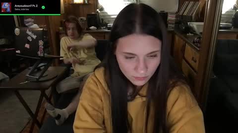 Snapshot of incognitoqueen chatting on 09.17.25 Carter online show from 09.17.25