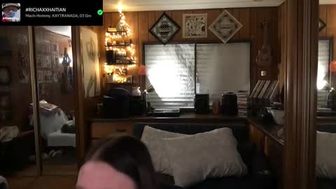 Snapshot of incognitoqueen chatting on 10.06.25 Carter online show from 10.06.25