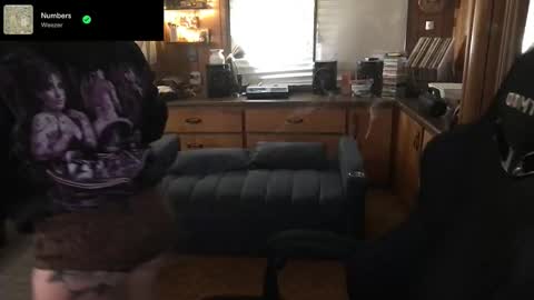 Snapshot of incognitoqueen chatting on 10.24.25 Carter online show from 10.24.25