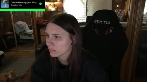 Snapshot of incognitoqueen chatting on 10.26.25 Carter online show from 10.26.25