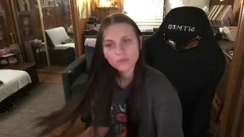 Snapshot of incognitoqueen chatting on 06.25.26 Carter online show from 06.25.26