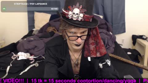Snapshot of incubussy_x chatting on 01.11.25 Incubussy X online show from 01.11.25