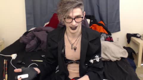 Snapshot of incubussy_x chatting on 01.13.25 Incubussy X online show from 01.13.25