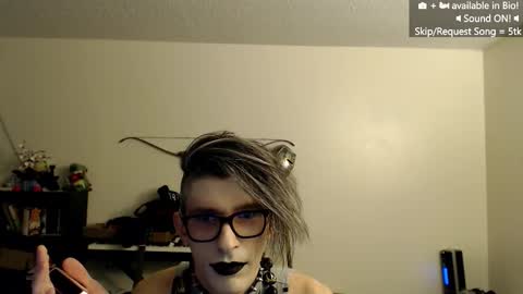 Snapshot of incubussy_x chatting on 10.21.25 Incubussy X online show from 10.21.25