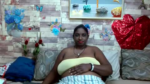 Snapshot of indianblue3 chatting on 02.04.25 tracy online show from 02.04.25
