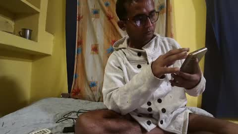 Snapshot of indiancumking chatting on 12.21.24 inindiancumking online show from 12.21.24